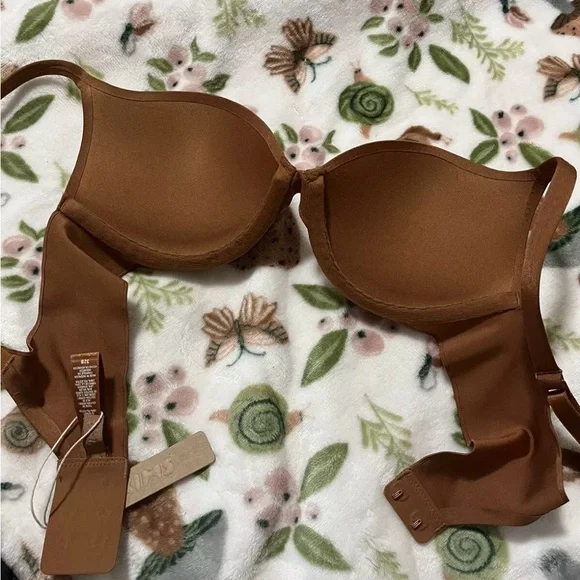 Skims Bronze Nipple Bra NWT Size 32B Limited. Kim Kardashian.